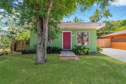 House in Tampa, Florida 3 bedrooms, 81.29 sq.m. № 2198274