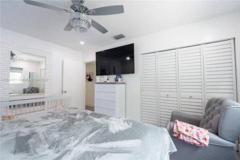 House in Cutler Bay, Florida 4 bedrooms, 184.32 sq.m. № 1834195 - photo 15