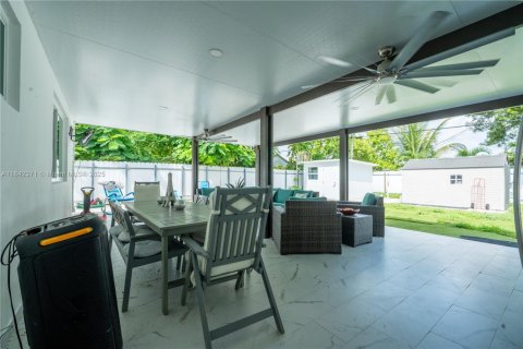 House in Cutler Bay, Florida 4 bedrooms, 184.32 sq.m. № 1834195 - photo 29