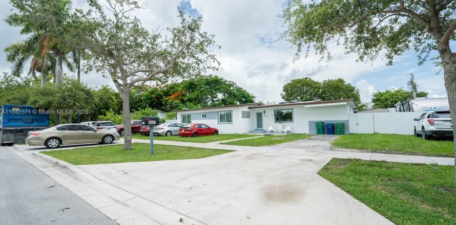 House in Cutler Bay, Florida 4 bedrooms, 184.32 sq.m. № 1834195