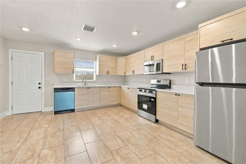 Commercial property in Lake Hamilton, Florida 4 bedrooms, 205.78 sq.m. № 2430515 - photo 7