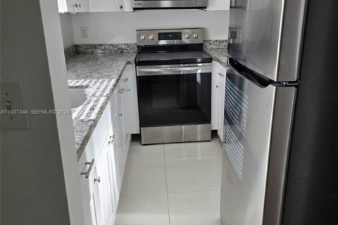 House in Homestead, Florida 3 bedrooms, 98.76 sq.m. № 1997921 - photo 8