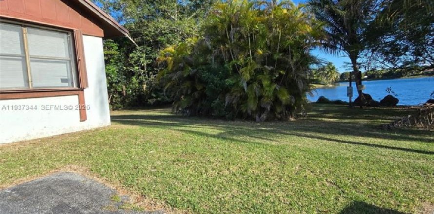 House in Homestead, Florida 3 bedrooms, 98.76 sq.m. № 1997921