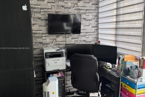 Condo in Hallandale Beach, Florida, 2 bedrooms  № 1934048 - photo 28