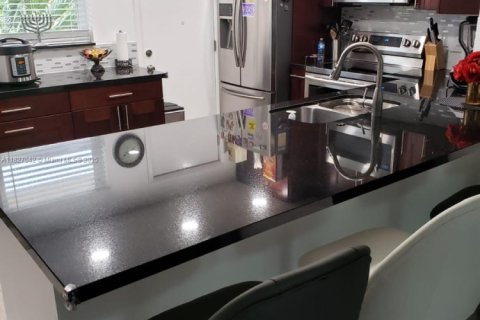 Condo in Hallandale Beach, Florida, 2 bedrooms  № 1934048