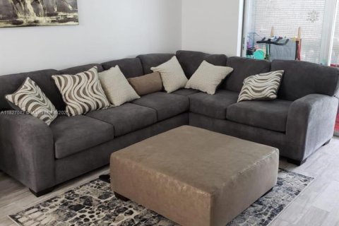 Condo in Hallandale Beach, Florida, 2 bedrooms  № 1934048 - photo 8