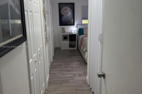 Condo in Hallandale Beach, Florida, 2 bedrooms  № 1934048 - photo 12