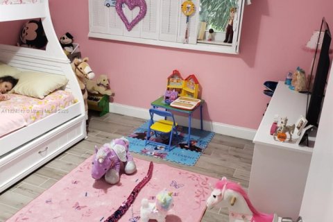 Condo in Hallandale Beach, Florida, 2 bedrooms  № 1934048 - photo 25