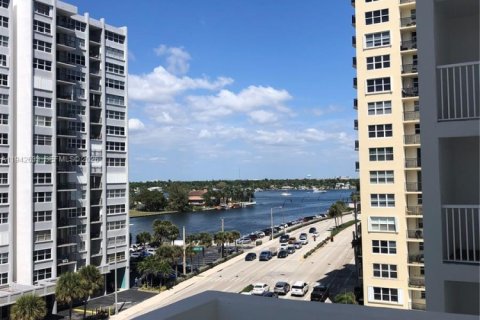 Copropriété à vendre à Hollywood, Floride: 2 chambres, 128.76 m2 № 2000089 - photo 16