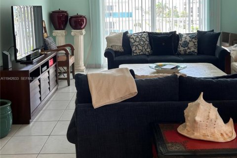 Copropriété à vendre à Hollywood, Floride: 2 chambres, 128.76 m2 № 2000089 - photo 28