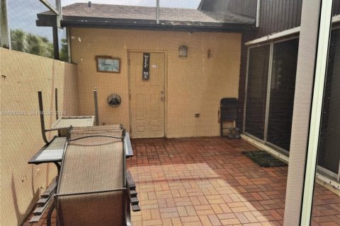 House in Miramar, Florida 2 bedrooms, 84.73 sq.m. № 2062691 - photo 15