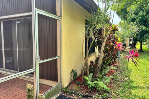 House in Miramar, Florida 2 bedrooms, 84.73 sq.m. № 2062691 - photo 19