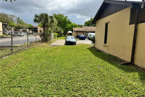 House in Miramar, Florida 2 bedrooms, 84.73 sq.m. № 2062691 - photo 16