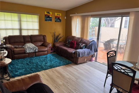 House in Miramar, Florida 2 bedrooms, 84.73 sq.m. № 2062691 - photo 4