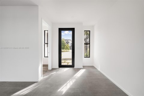 Townhouse in Pinecrest, Florida 4 bedrooms, 292.18 sq.m. № 1804134 - photo 3