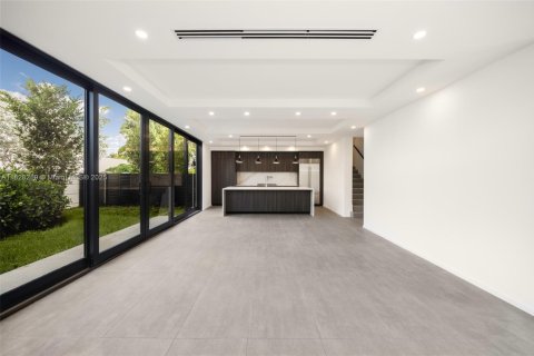 Townhouse in Pinecrest, Florida 4 bedrooms, 292.18 sq.m. № 1804134 - photo 7