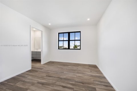 Townhouse in Pinecrest, Florida 4 bedrooms, 292.18 sq.m. № 1804134 - photo 20