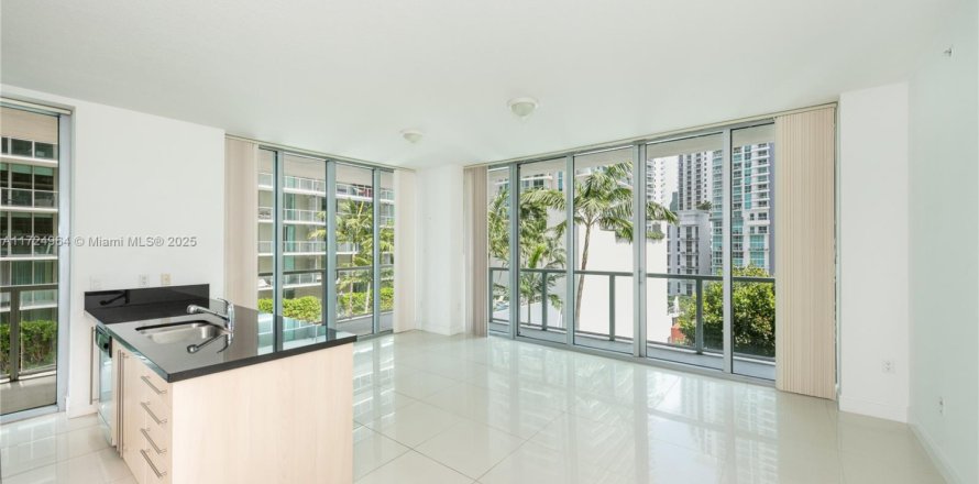 Кондоминиум с 2 спальнями в Майами, Флорида № 2054918