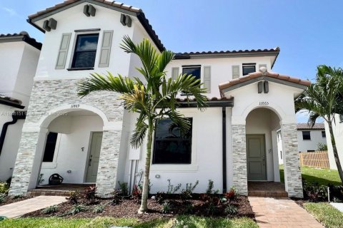 House in Homestead, Florida 3 bedrooms, 123.37 sq.m. № 1842914 - photo 1