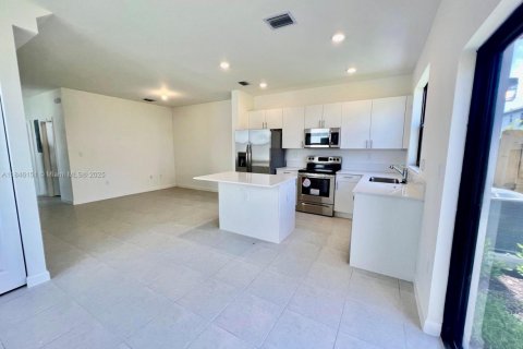 House in Homestead, Florida 3 bedrooms, 123.37 sq.m. № 1842914 - photo 5