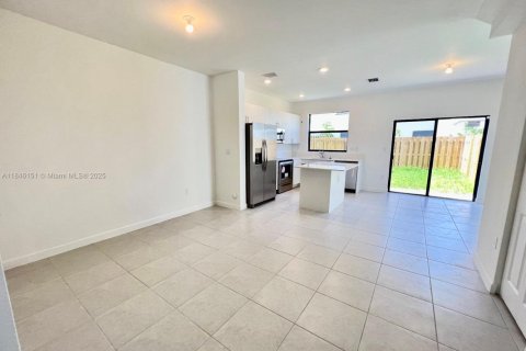 House in Homestead, Florida 3 bedrooms, 123.37 sq.m. № 1842914 - photo 7