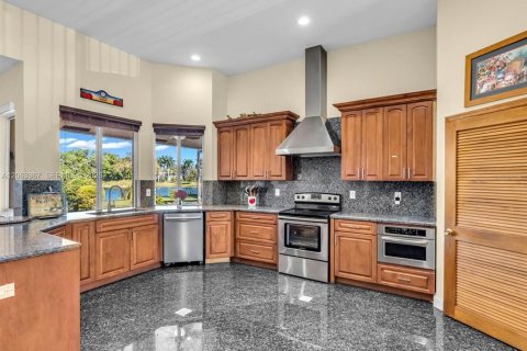 Villa ou maison à vendre à Weston, Floride: 7 chambres, 389.35 m2 № 2277875 - photo 19