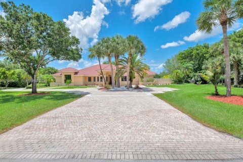 Villa ou maison à Weston, Floride 7 chambres, 389.35 m2 № 2277875