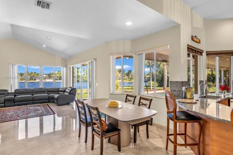 Villa ou maison à vendre à Weston, Floride: 7 chambres, 389.35 m2 № 2277875 - photo 14