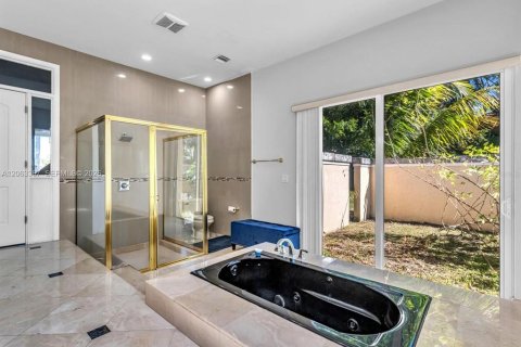 Villa ou maison à vendre à Weston, Floride: 7 chambres, 389.35 m2 № 2277875 - photo 27