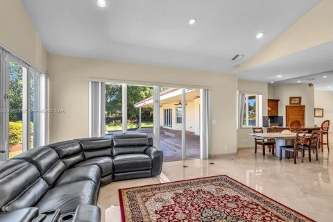 Villa ou maison à vendre à Weston, Floride: 7 chambres, 389.35 m2 № 2277875 - photo 17