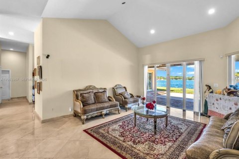 Villa ou maison à vendre à Weston, Floride: 7 chambres, 389.35 m2 № 2277875 - photo 12