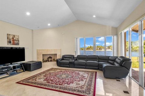 Villa ou maison à vendre à Weston, Floride: 7 chambres, 389.35 m2 № 2277875 - photo 15