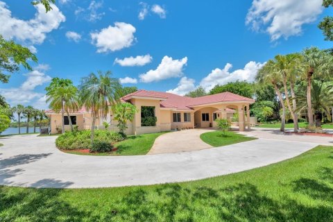 Villa ou maison à vendre à Weston, Floride: 7 chambres, 389.35 m2 № 2277875 - photo 4