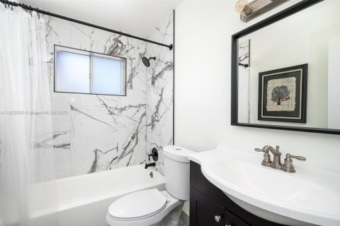 House in Boca Raton, Florida 3 bedrooms, 212.37 sq.m. № 1797017 - photo 23
