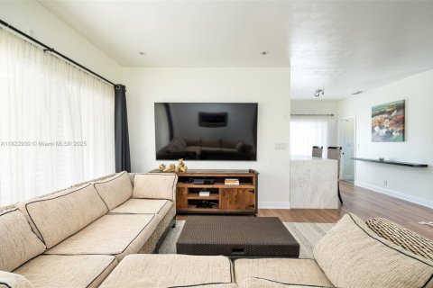 House in Boca Raton, Florida 3 bedrooms, 212.37 sq.m. № 1797017 - photo 8