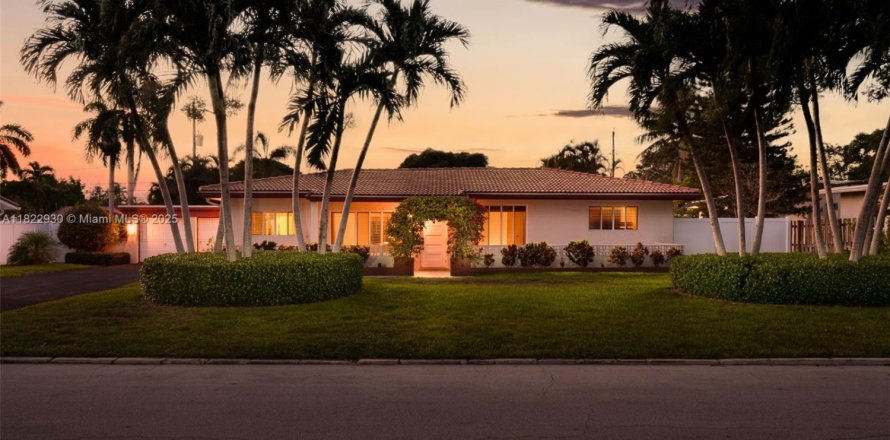 House in Boca Raton, Florida 3 bedrooms, 212.37 sq.m. № 1797017
