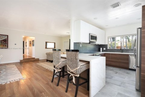 House in Boca Raton, Florida 3 bedrooms, 212.37 sq.m. № 1797017 - photo 12