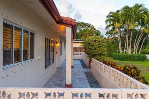 House in Boca Raton, Florida 3 bedrooms, 212.37 sq.m. № 1797017 - photo 6