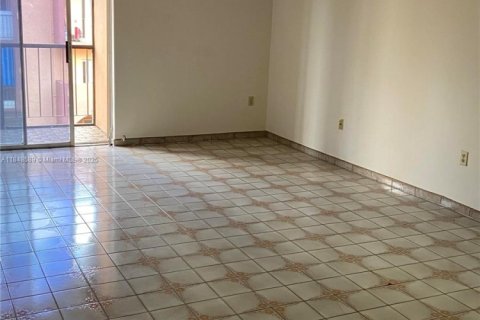 Condominio en venta en Hialeah, Florida, 1 dormitorio, 67.35 m2 № 1849054 - foto 4