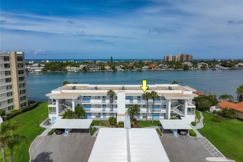 Copropriété à louer à Clearwater, Floride: 2 chambres, 107.3 m2 № 1680105 - photo 1
