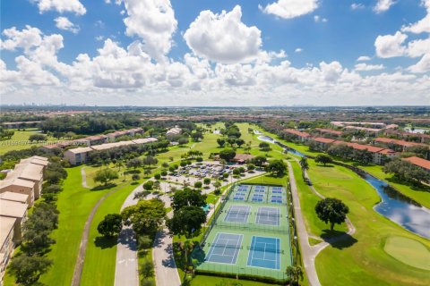 Condominio en venta en Pembroke Pines, Florida, 2 dormitorios, 140 m2 № 1947474 - foto 22