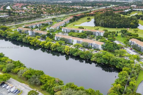 Condominio en venta en Pembroke Pines, Florida, 2 dormitorios, 140 m2 № 1947474 - foto 20