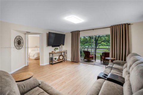 Condominio en venta en Pembroke Pines, Florida, 2 dormitorios, 140 m2 № 1947474 - foto 11