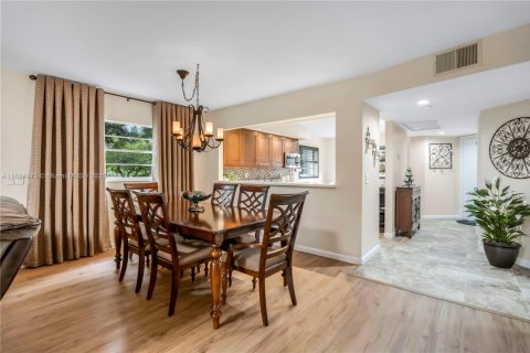 Condominio en venta en Pembroke Pines, Florida, 2 dormitorios, 140 m2 № 1947474 - foto 9