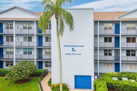 Condominio en venta en Pembroke Pines, Florida, 2 dormitorios, 140 m2 № 1947474 - foto 1