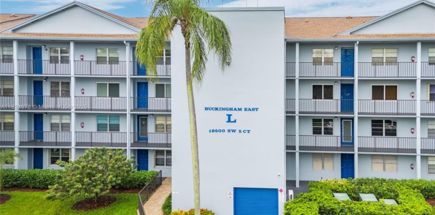 Condominio en Pembroke Pines, Florida, 2 dormitorios  № 1947474