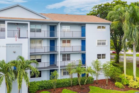 Condominio en venta en Pembroke Pines, Florida, 2 dormitorios, 140 m2 № 1947474 - foto 2