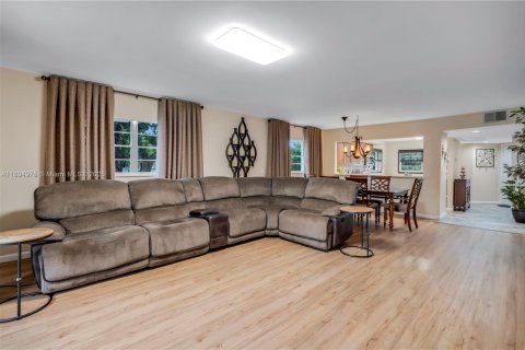 Condominio en venta en Pembroke Pines, Florida, 2 dormitorios, 140 m2 № 1947474 - foto 10