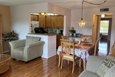 Condo in Deerfield Beach, Florida, 1 bedroom  № 2014506 - photo 6