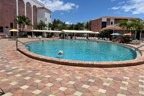 Condo in Deerfield Beach, Florida, 1 bedroom  № 2014506 - photo 30